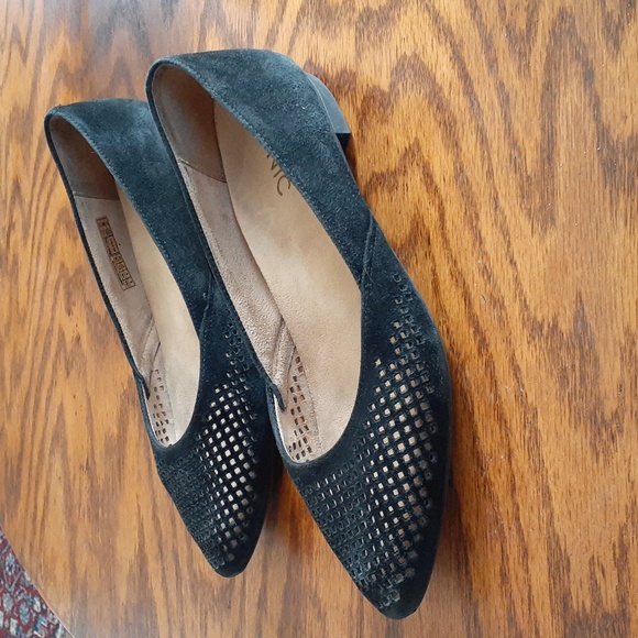 Vionic Posey Black Suede Leather Preppy Comfort Pointed Toe Ballet Flats Size 6 - Picture 1 of 10